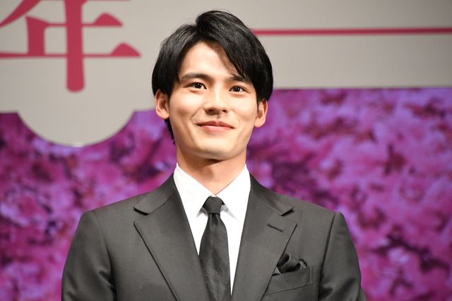 成田凌、岡田健史のスーツ姿がカッコいい！『弥生、三月　－君を愛した30年－』完成披露試写会（13枚目）