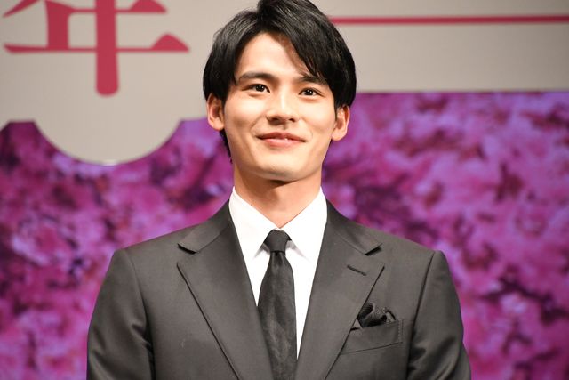 成田凌、岡田健史のスーツ姿がカッコいい！『弥生、三月　－君を愛した30年－』完成披露試写会（14枚目）