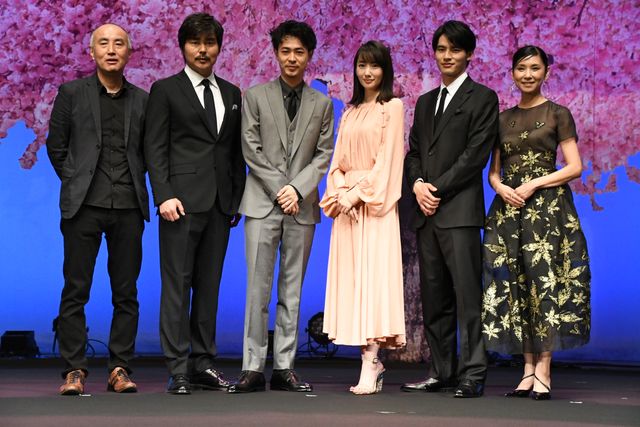 成田凌、岡田健史のスーツ姿がカッコいい！『弥生、三月　－君を愛した30年－』完成披露試写会（26枚目）