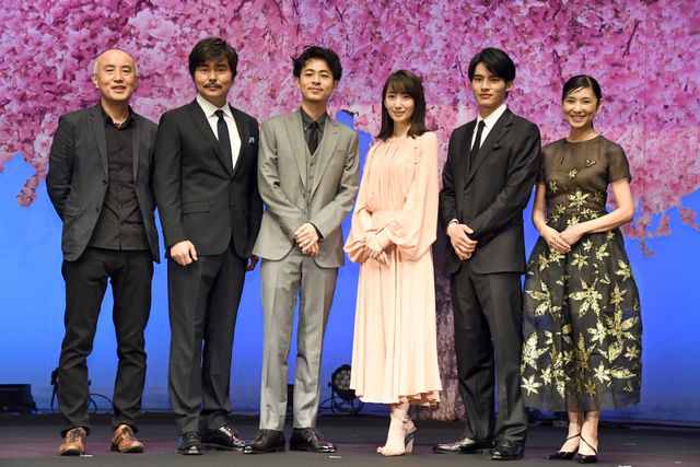 成田凌、岡田健史のスーツ姿がカッコいい！『弥生、三月　－君を愛した30年－』完成披露試写会（27枚目）