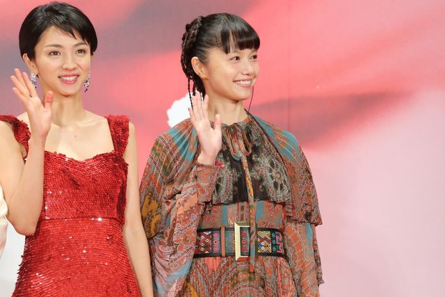 安藤サクラ、蒼井優、満島ひかり、宮崎あおいら女優陣の美しい装いに注目！第30回東京国際映画祭オープニングイベント（10枚目）