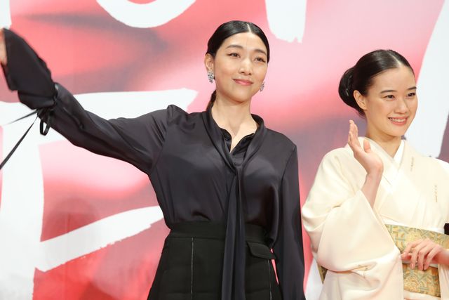 安藤サクラ、蒼井優、満島ひかり、宮崎あおいら女優陣の美しい装いに注目！第30回東京国際映画祭オープニングイベント（12枚目）