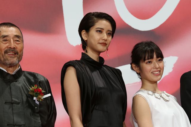 安藤サクラ、蒼井優、満島ひかり、宮崎あおいら女優陣の美しい装いに注目！第30回東京国際映画祭オープニングイベント（19枚目）