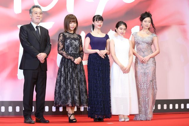 安藤サクラ、蒼井優、満島ひかり、宮崎あおいら女優陣の美しい装いに注目！第30回東京国際映画祭オープニングイベント（21枚目）