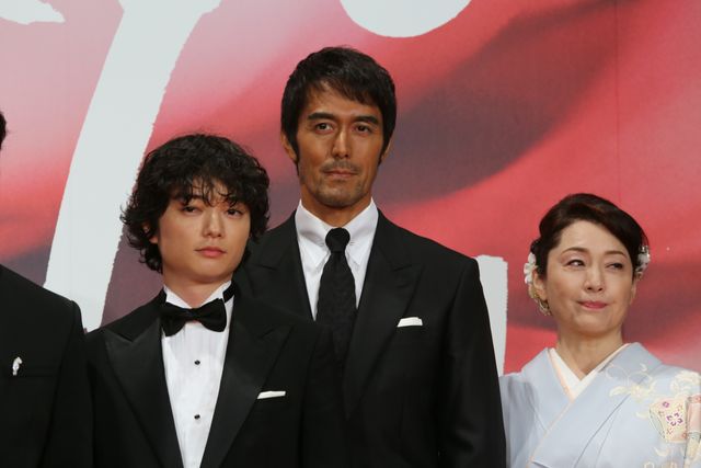 安藤サクラ、蒼井優、満島ひかり、宮崎あおいら女優陣の美しい装いに注目！第30回東京国際映画祭オープニングイベント（27枚目）