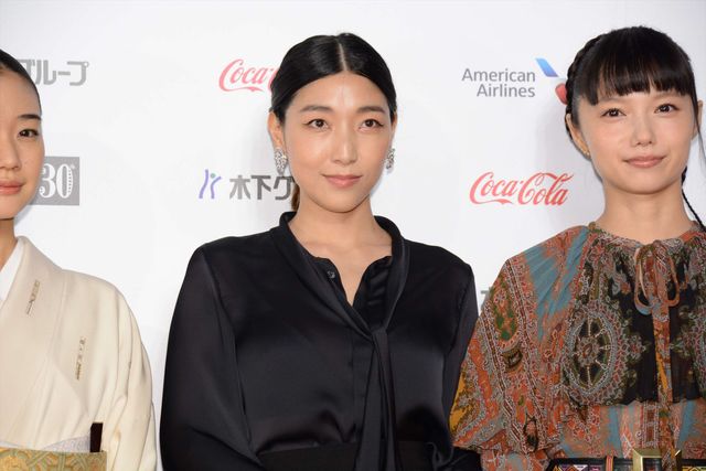安藤サクラ、蒼井優、満島ひかり、宮崎あおいら女優陣の美しい装いに注目！第30回東京国際映画祭オープニングイベント（33枚目）