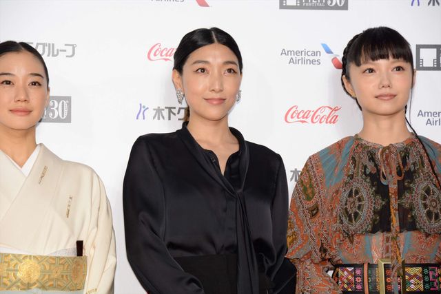 安藤サクラ、蒼井優、満島ひかり、宮崎あおいら女優陣の美しい装いに注目！第30回東京国際映画祭オープニングイベント（35枚目）