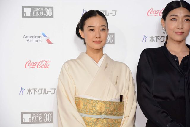 安藤サクラ、蒼井優、満島ひかり、宮崎あおいら女優陣の美しい装いに注目！第30回東京国際映画祭オープニングイベント（36枚目）
