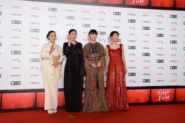安藤サクラ、蒼井優、満島ひかり、宮崎あおいら女優陣の美しい装いに注目！第30回東京国際映画祭オープニングイベント（37枚目）