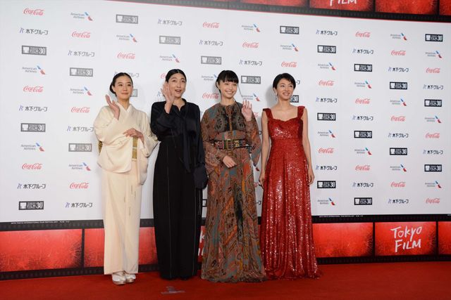 安藤サクラ、蒼井優、満島ひかり、宮崎あおいら女優陣の美しい装いに注目！第30回東京国際映画祭オープニングイベント（38枚目）