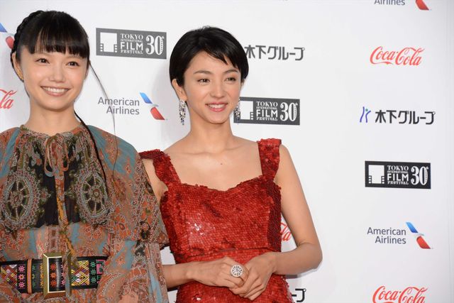 安藤サクラ、蒼井優、満島ひかり、宮崎あおいら女優陣の美しい装いに注目！第30回東京国際映画祭オープニングイベント（47枚目）