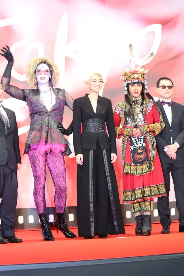 安藤サクラ、蒼井優、満島ひかり、宮崎あおいら女優陣の美しい装いに注目！第30回東京国際映画祭オープニングイベント（55枚目）