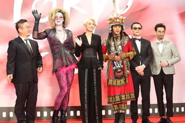 安藤サクラ、蒼井優、満島ひかり、宮崎あおいら女優陣の美しい装いに注目！第30回東京国際映画祭オープニングイベント（56枚目）