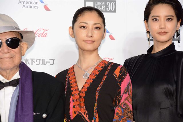 安藤サクラ、蒼井優、満島ひかり、宮崎あおいら女優陣の美しい装いに注目！第30回東京国際映画祭オープニングイベント（60枚目）