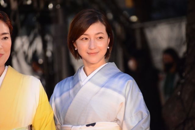 寺島しのぶ、広末涼子の艶やかな着物姿！レッドカーペットを彩る（3枚目）