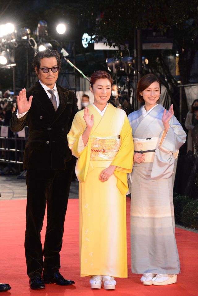 寺島しのぶ、広末涼子の艶やかな着物姿！レッドカーペットを彩る（7枚目）