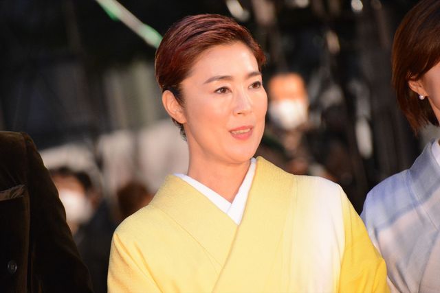 寺島しのぶ、広末涼子の艶やかな着物姿！レッドカーペットを彩る（11枚目）