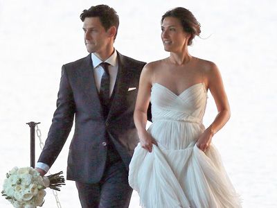 おめでとうございます！ - オアフ島で結婚式を挙げたジャスティン・バーサとリア・スミス