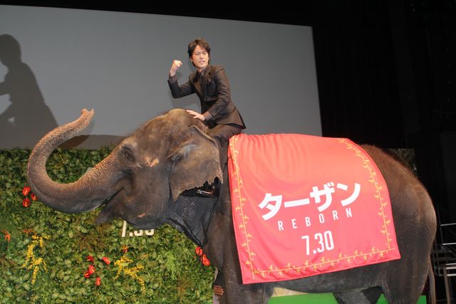 少年の顔を見せる桐谷健太『ターザン：REBORN』ジャパンプレミアフォトギャラリー（3枚目）