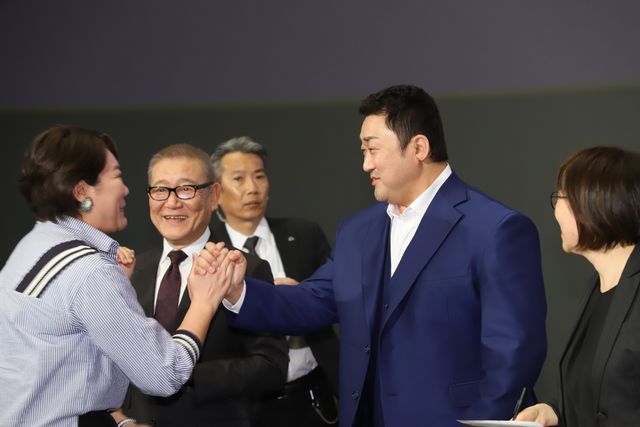 マブリーはハイタッチ会、國村隼はチョコ手渡し！『犯罪都市 NO WAY OUT』ジャパンプレミア（3枚目）