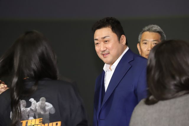 マブリーはハイタッチ会、國村隼はチョコ手渡し！『犯罪都市 NO WAY OUT』ジャパンプレミア（5枚目）