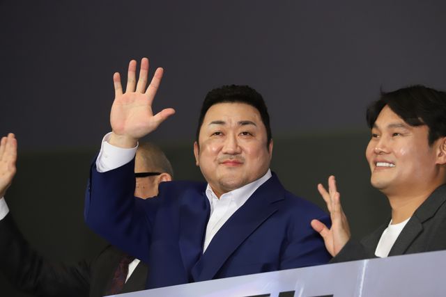 マブリーはハイタッチ会、國村隼はチョコ手渡し！『犯罪都市 NO WAY OUT』ジャパンプレミア（15枚目）