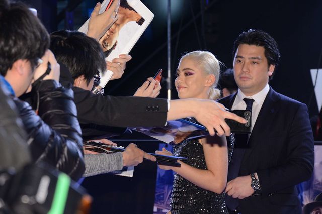 上白石萌音、ハリウッド版「銃夢」主演女優と登場！：フォトギャラリー