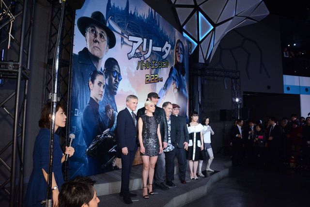 上白石萌音、ハリウッド版「銃夢」主演女優と登場！（14枚目）