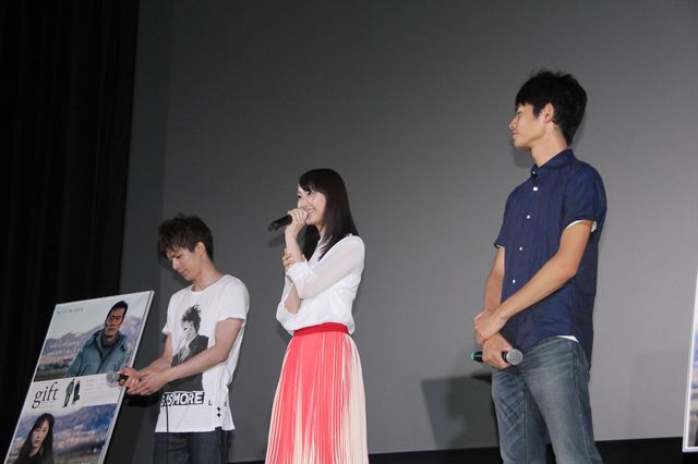 松井玲奈、不倫する役に乗り気！映画『gift』舞台あいさつフォトギャラリー（15枚目）