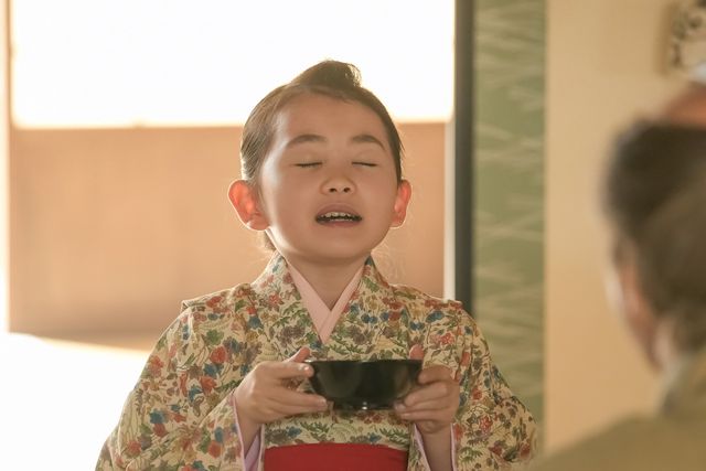 小泉セツ&八雲（ラフカディオ・ハーン）夫妻がモデルの物語…「ばけばけ」第1回場面写真（4枚目）