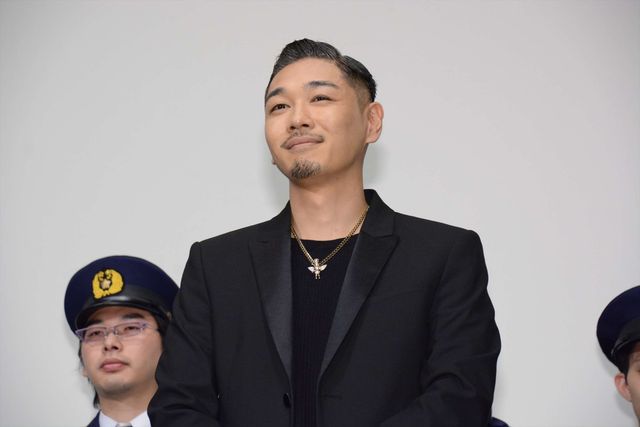 綾野剛「今回は何人殺せばいいんですか？」の質問に“最高の現場”と感じる！映画『日本で一番悪い奴ら』完成披露舞台あいさつフォトギャラリー（3枚目）