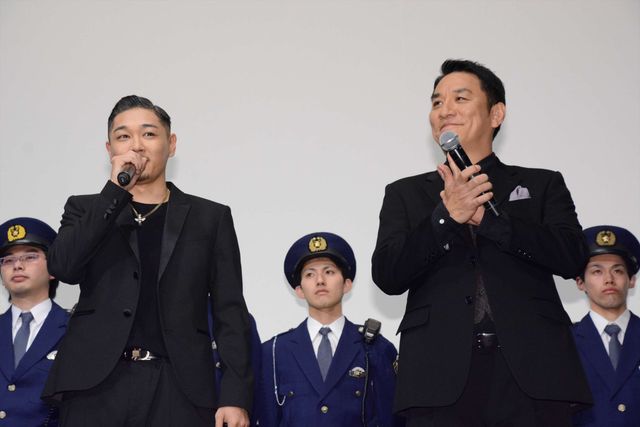 綾野剛「今回は何人殺せばいいんですか？」の質問に“最高の現場”と感じる！映画『日本で一番悪い奴ら』完成披露舞台あいさつフォトギャラリー（10枚目）