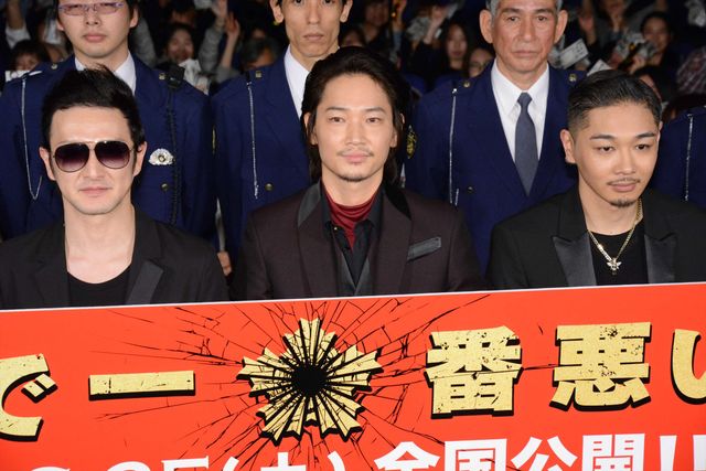 綾野剛「今回は何人殺せばいいんですか？」の質問に“最高の現場”と感じる！映画『日本で一番悪い奴ら』完成披露舞台あいさつフォトギャラリー（21枚目）
