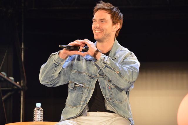 『スーパーマン』ニコラス・ホルト来日で神ファンサ！「東京コミコン2025」We Love DC ギャザリングステージ（4枚目）