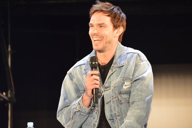 『スーパーマン』ニコラス・ホルト来日で神ファンサ！「東京コミコン2025」We Love DC ギャザリングステージ（5枚目）