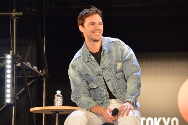 『スーパーマン』ニコラス・ホルト来日で神ファンサ！「東京コミコン2025」We Love DC ギャザリングステージ（6枚目）