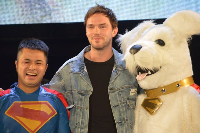 『スーパーマン』ニコラス・ホルト来日で神ファンサ！「東京コミコン2025」We Love DC ギャザリングステージ（7枚目）