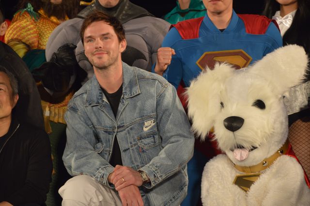 『スーパーマン』ニコラス・ホルト来日で神ファンサ！「東京コミコン2025」We Love DC ギャザリングステージ（10枚目）