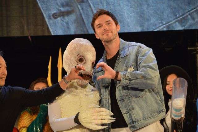 『スーパーマン』ニコラス・ホルト来日で神ファンサ！「東京コミコン2025」We Love DC ギャザリングステージ（15枚目）