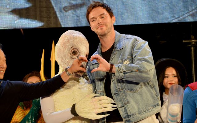 『スーパーマン』ニコラス・ホルト来日で神ファンサ！「東京コミコン2025」We Love DC ギャザリングステージ（16枚目）