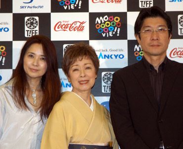 左から、風吹ジュン、加藤治子、阪本順治監督