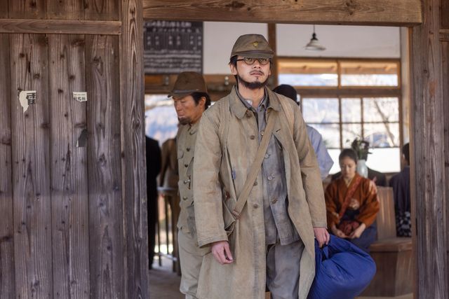 次郎（中島歩）はのぶ（今田美桜）に見守られて…「あんぱん」第13週「サラバ　涙」第62回（2枚目）