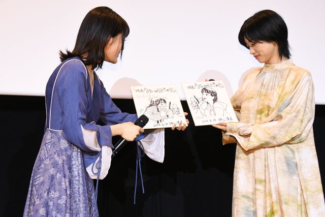 河合優実＆吉田美月喜『ルックバック』舞台あいさつで監督からサプライズ！（3枚目）