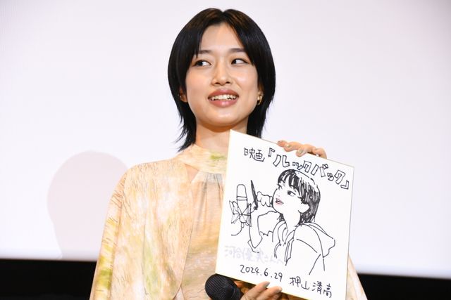 河合優実＆吉田美月喜『ルックバック』舞台あいさつで監督からサプライズ！（4枚目）