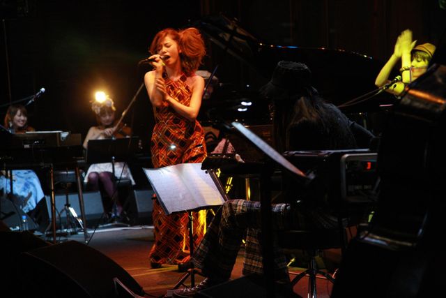 「MTV Unplugged：Chara」ライブ風景（8枚目）