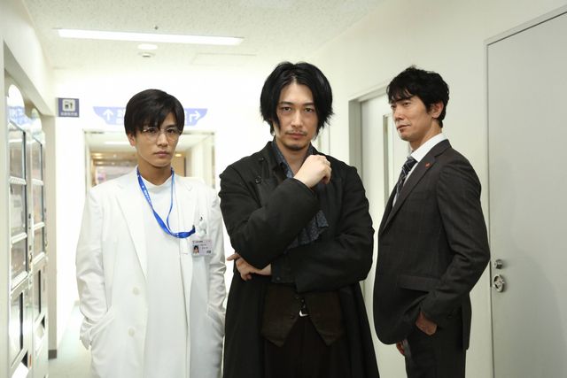 ディーン・フジオカ、ヒゲ姿もカッコイイ！月9ドラマ「シャーロック」第1話場面カット：フォトギャラリー