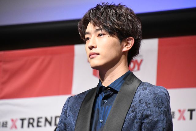 横浜流星「今年の顔」に！キリっと美しい姿で登場（15枚目）