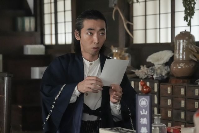 柄本時生ふんする謎の店主・山橋才路