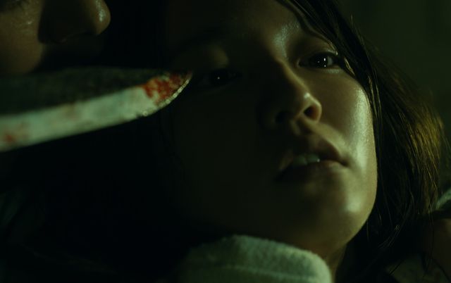 こんな吉岡里帆みたことない！『見えない目撃者』場面カット（2枚目）