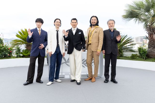 宮舘涼太がカンヌで華麗なターン！本木雅弘、菅田将暉らとフォトコール盛り上げる：フォトギャラリー